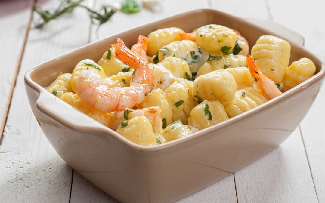 Gnocchi allo zafferano con zucchine e gamberi